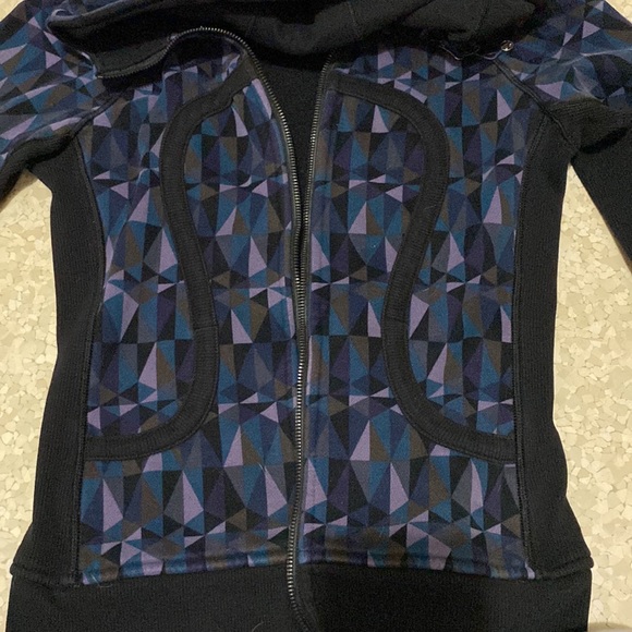 Black multicoloured lululemon zip-up hoodie perfect condition - Picture 2 of 3